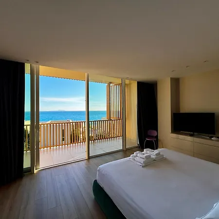 Celine, Coast * Palasë