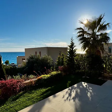 Vila Celine, Coast